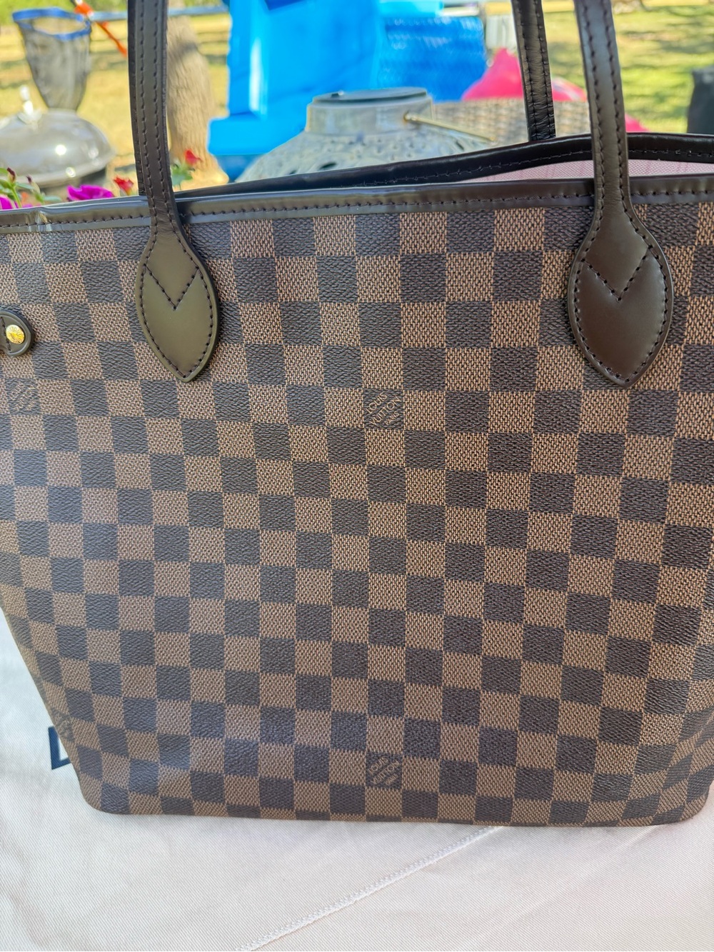 Louis Vuitton Neverfull MM - Picture 8 of 16
